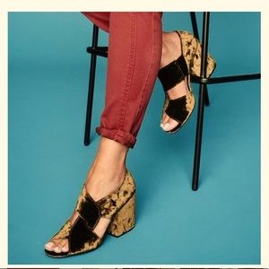 CABI Interlock 6016 Crushed Green Velvet Chunky Block Heel Shoes GORGEOUS